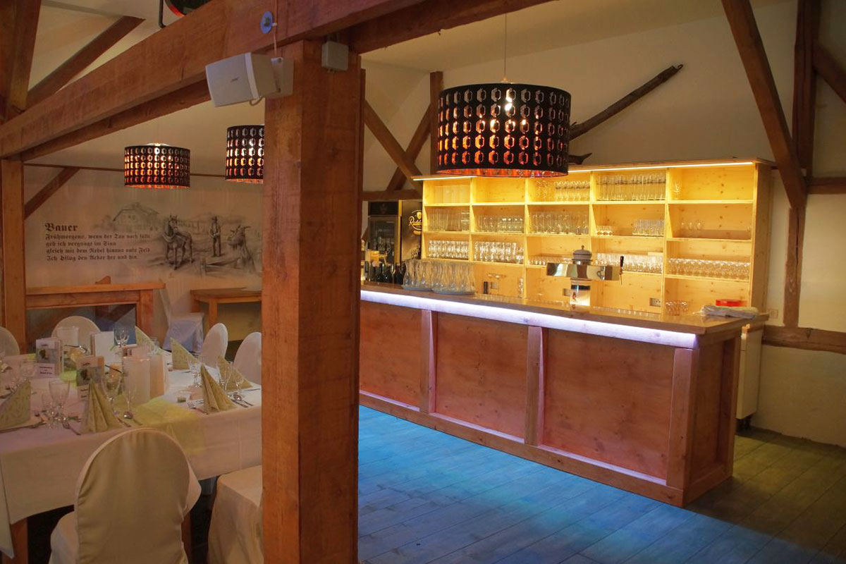 Heidescheune mit Theke im Obergeschoss