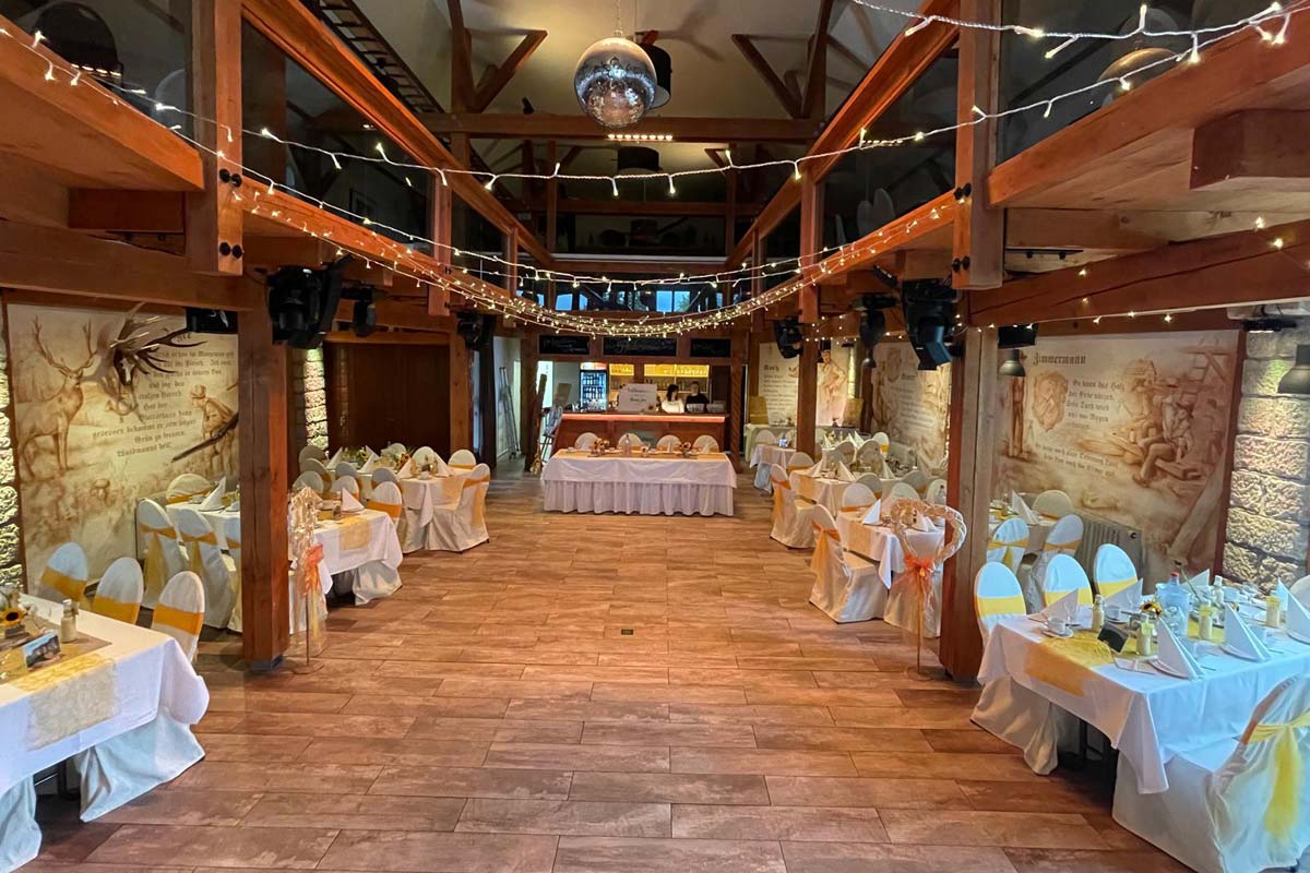 Landgasthof und Landhotel Heidekrug - Angebot Heidescheune festlich gedeckte Tische