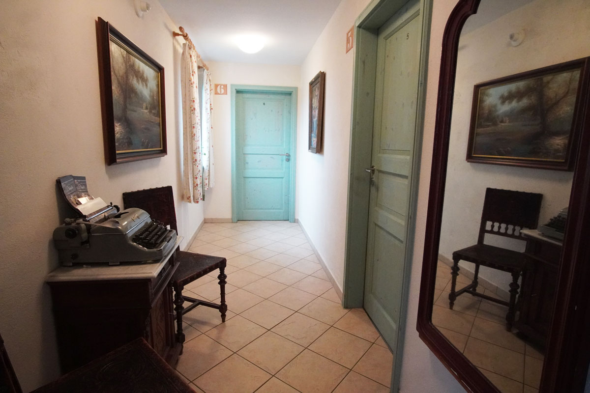 Landgasthof und Landhotel Heidekrug Cotta - Familienzimmer mit Flur