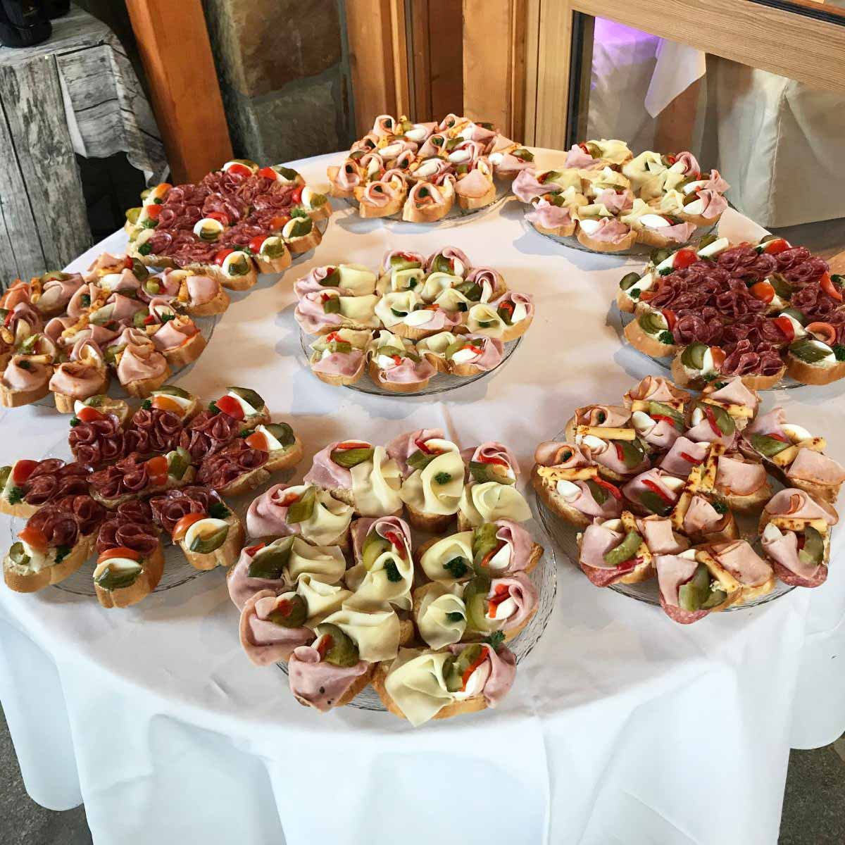 Landgasthof und Landhotel Heidekrug - Kulinarik Buffet belegte Brötchen