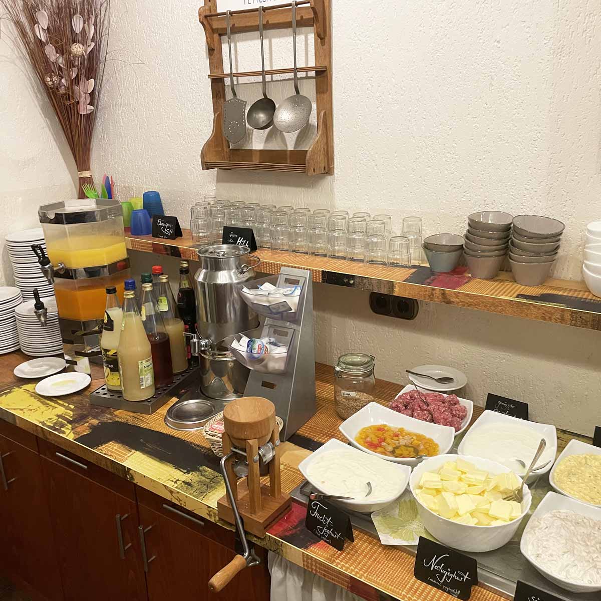 Landgasthof und Landhotel Heidekrug - Kulinarik Getränkebuffet